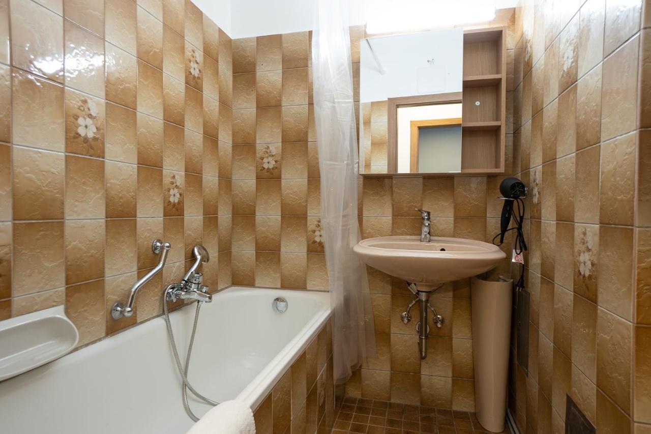 A Spacious 3-Bedroom Apartment With King-Size Beds Is Located Within 5 Minute'S Walk From The Prater Wien Exterior foto
